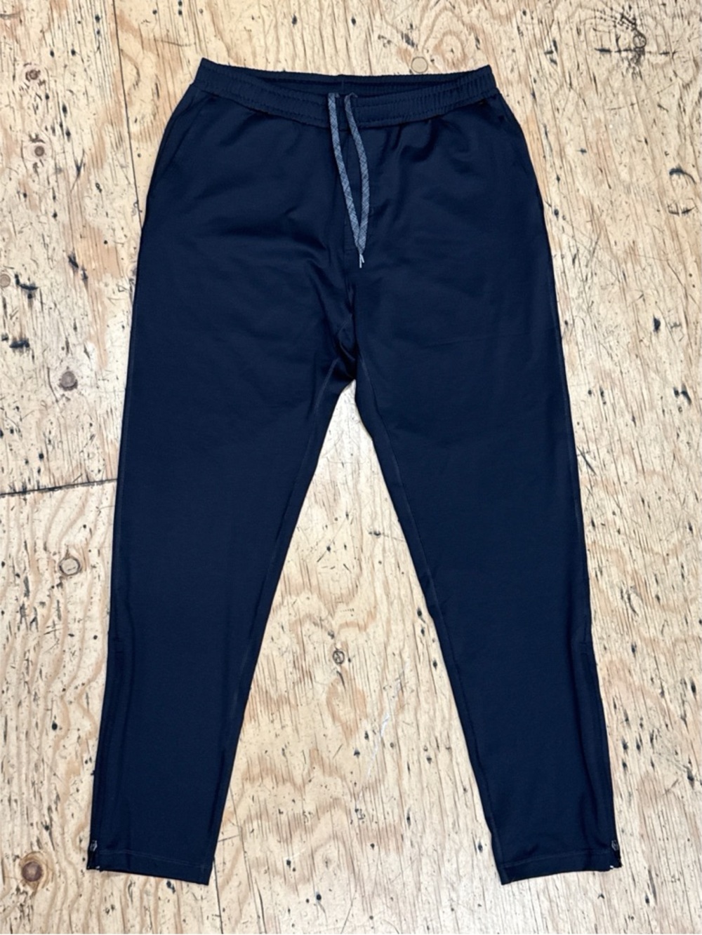 Vuori Black Athletic Jogger Pants - Drawstring Waist